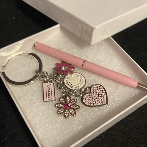 Coach Keychain and Pen Set - Picture 1 of 4
